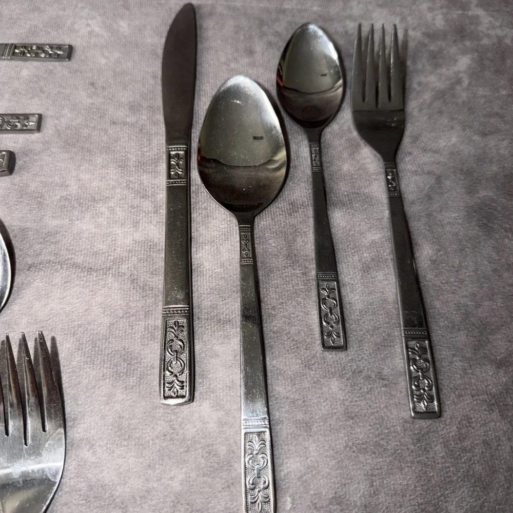 16 Pieces Customcraft CUS3 Stainless Textured Silverware Flatware Taiwan